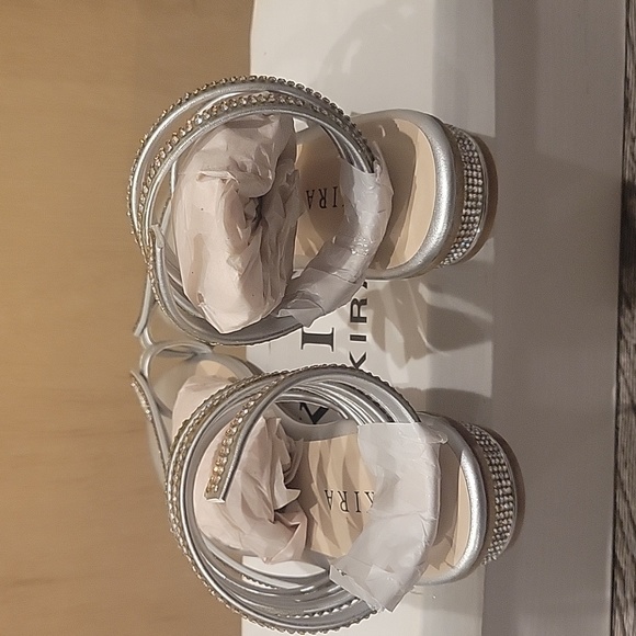 Akira Sandals - Picture 3 of 5